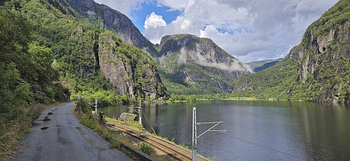 Kleivfjellet from the old road to Dale