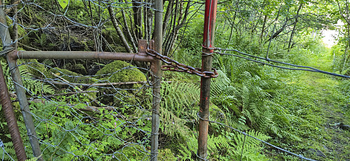 ... but thankfully there was only a chain and no lock