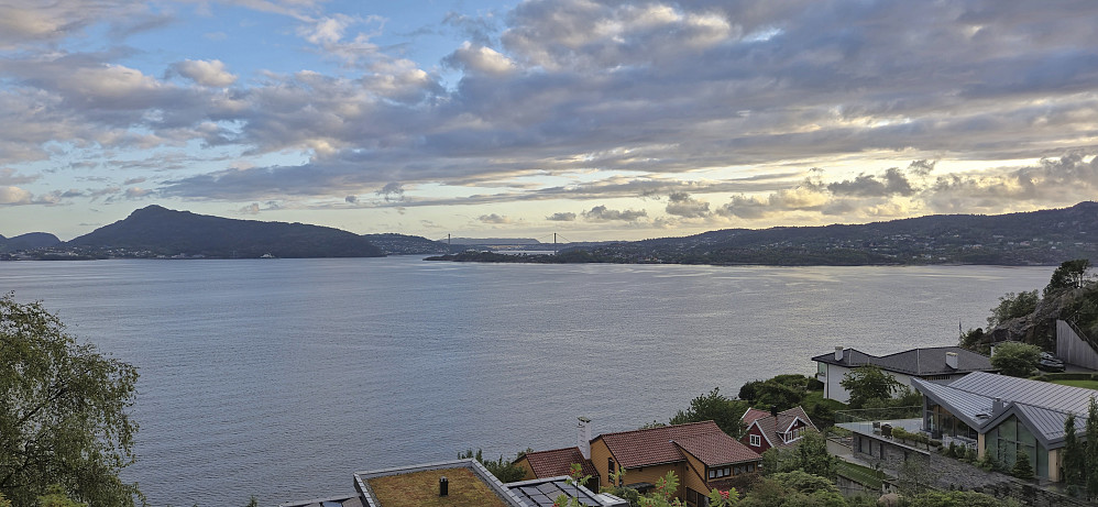 Lyderhorn and Askøybroen from Helleveien