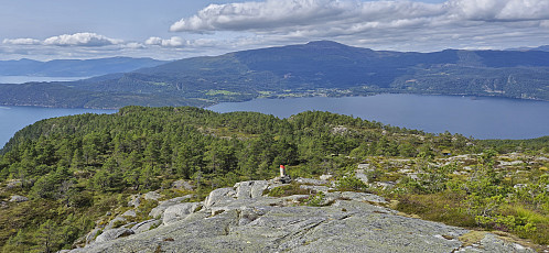 Descending from Gulbergnotten with Vesoldo in the background