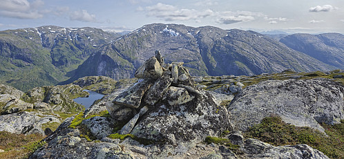 The summit of Vikanuten with Gråheivarden in the background
