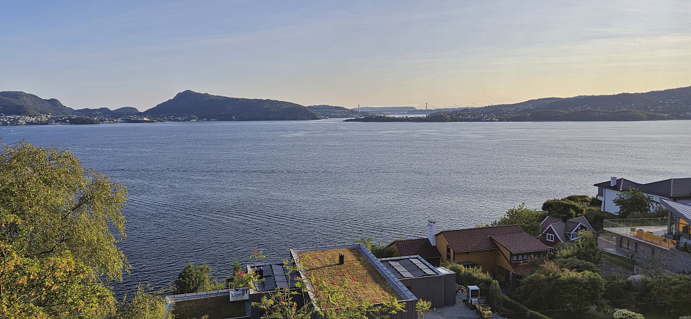 Lyderhorn and Askøybroen from Dronning Mauds utsikt in Helleveien