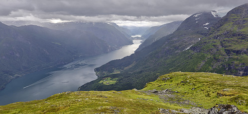 Towards Odda from the descent