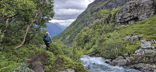 The start of the descent from Raunsdalsvatnet