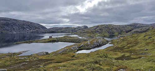 Looking back at Vest av Trollegilsbotnen with Skjerjavatnet to the left