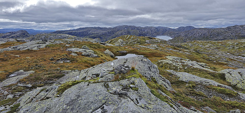 The southern summit of Skjerjevassryggen with Vest av Trollegilsbotnen to the left