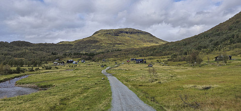 Looking back at Øyaset and Svolefjellet
