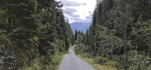 Descending from Øyaset to Vinje