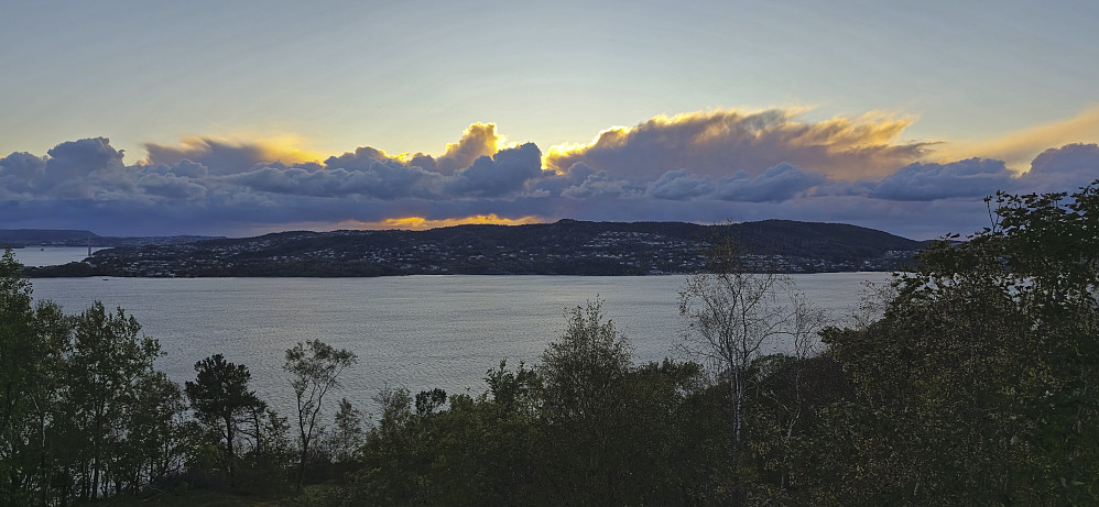 Sunset from Hellen festning with Storevarden at Askøy in the distance
