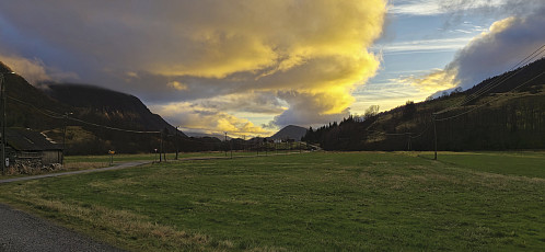 Southwest along Hauglandsdalen from Samdal