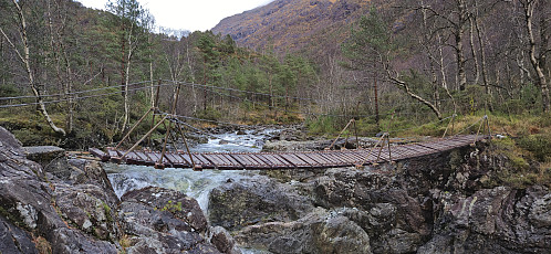 The rather unstable bridge across Hausdalselva