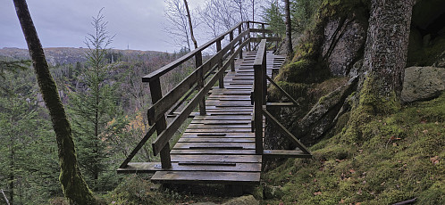 Bridge on the way up from Skredderdalen