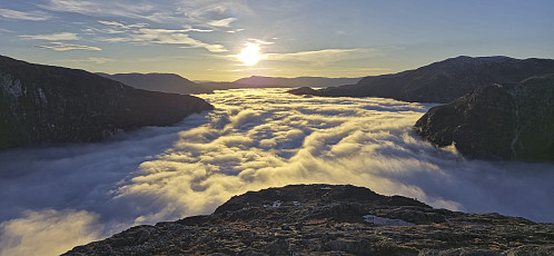 Towards Stalheim and Oppheim from Jordalsnuten
