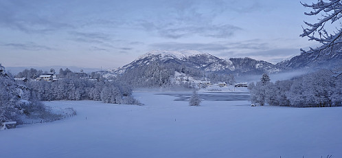 Looking back at Storeklubben with Skåldalsnipa and Skåldalsfjellet in the background