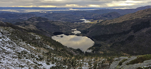 Markhusdalsvatnet with Sleire to the right