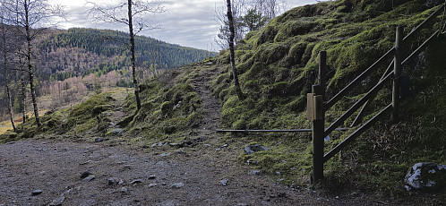 Probably the start of the marked trail to Hattråsen (east of Bjøllehaugane)