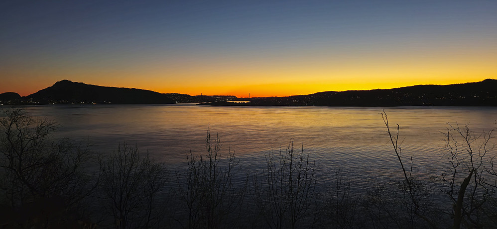 Lyderhorn and Askøybroen from Helleveien