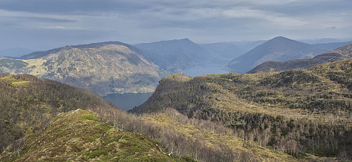 Looking back at Ramfjellet with Såtefjellet, Bruviknipa and Hananipa in the background