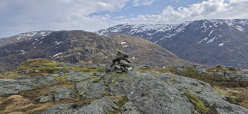 Hotten with Gullfjellstoppen in the background