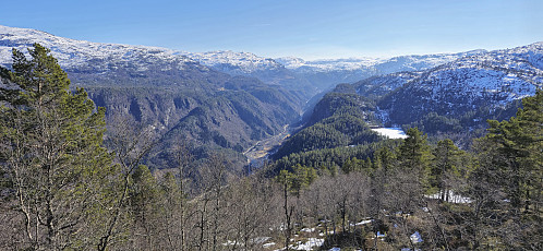 Towards Røldalsfjellene from south of the summit of Stølsnuten