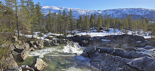 Looking back at Vesetfjellet and Skaret from the bridge at Hellene