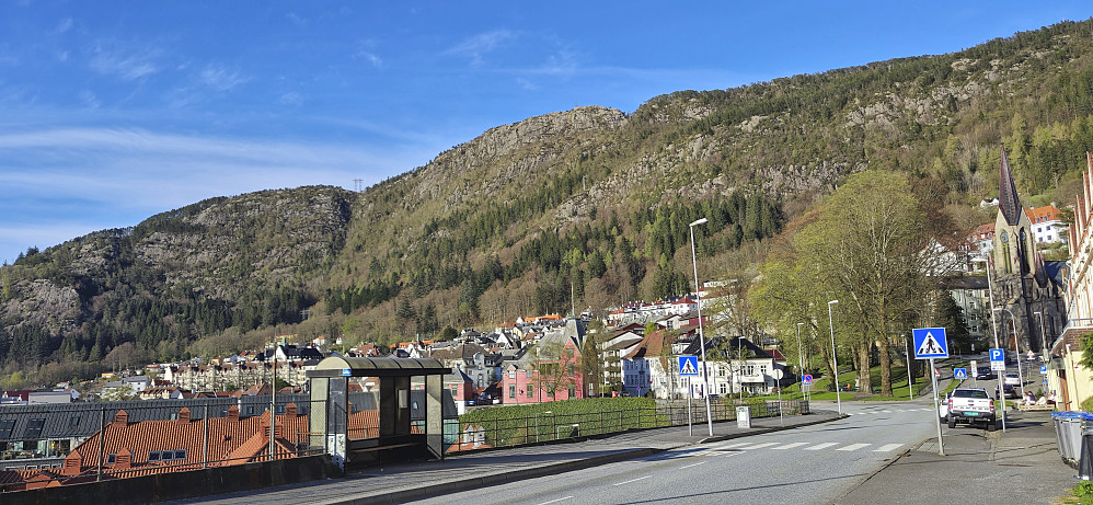 Looking up at Sandvikspilen from Nye Sandviksveien
