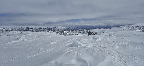 East/northeast from Flakavassnutane