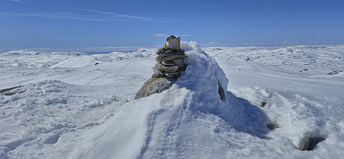 The summit cairn at Vargabreen with Vassfjøra in the background