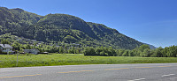 From the bus stop. Trailhead: left.