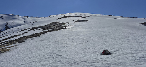 Ascending along the wide ridge