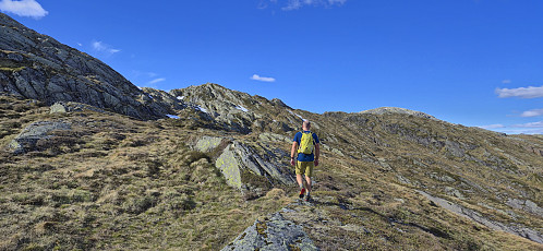 Ascending towards Rjupetjørni