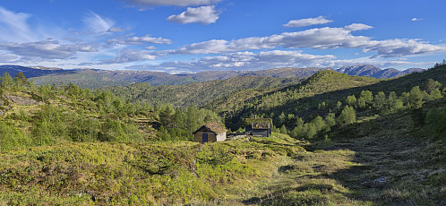 Mælandsstølen with Slåttenovi in the background