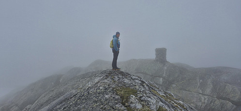 Endre at the summit of Sørskarfjellet