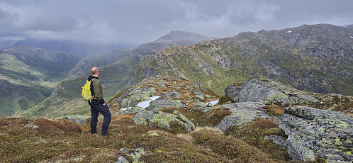 Descending along the ridge with Blånipa, our next goal, in the distance
