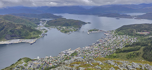 Måløy from the cairn at Brurahornet