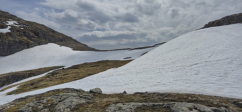 Approaching the saddle between Larsfonnberget and Geitaberget