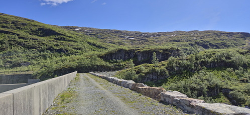 Crossing the dam at Grøndalsvatnet