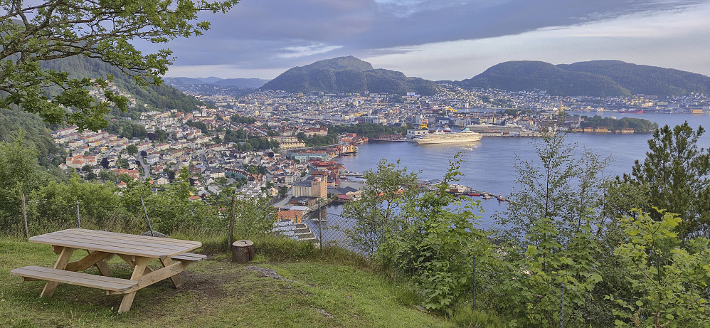 View from Sandviksbatteriet with Løvstakken and Damsgårdsfjellet in the background