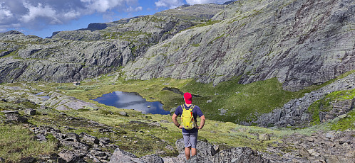 Descending into Kastdalen