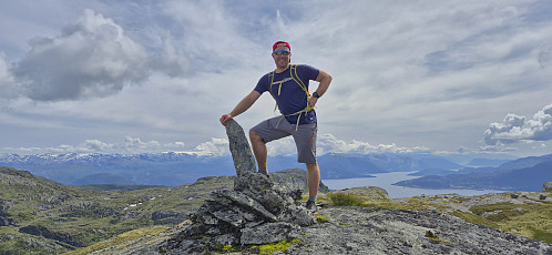 Endre at Simlenuten with Folgefonnen in the background