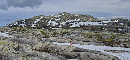 Approaching Gråeggi
