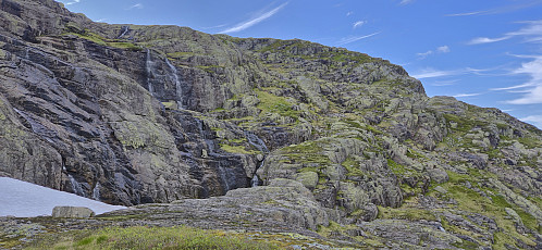 Looking back at the steep part of the descent from Gråeggi