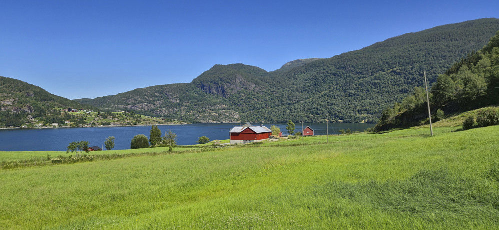 Barsnesfjorden from the start of the hike