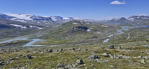 Vetle Hansbunuten from the descent from Storetunga with Finse to the right