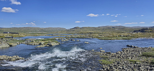 Looking back at Vetle Hansbunuten (and Storetunga) from the final river crossing