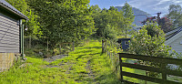 Gravel road turns into tractor road