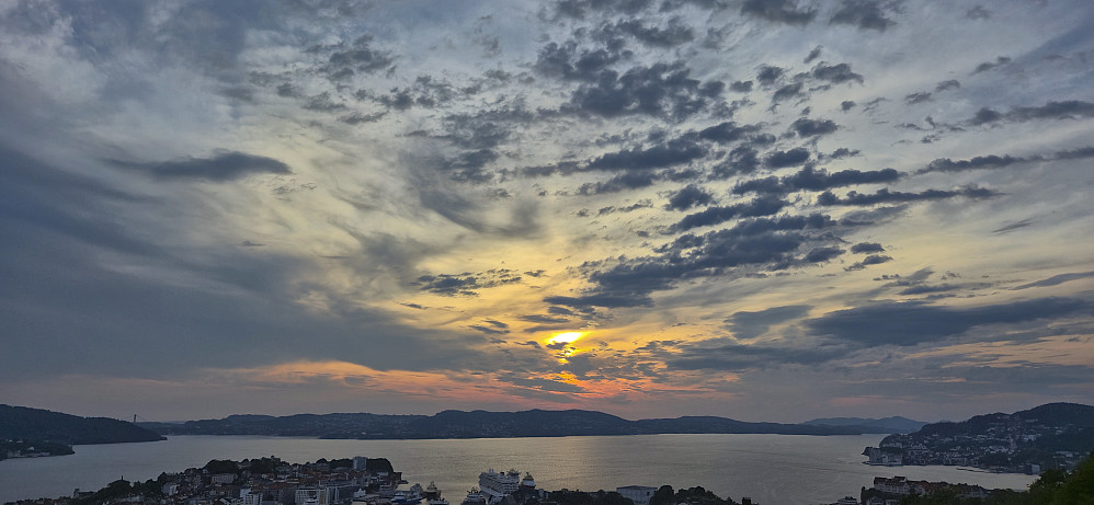 The setting sun from Fjellveien