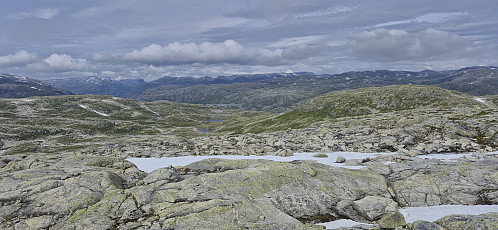 Towards the railroad from Søre Grøndalsnuten with Hallingskeid just hidden to the right