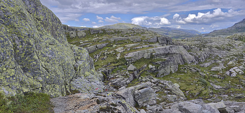 Marked trail north from Toppen with Hyvingen in the background