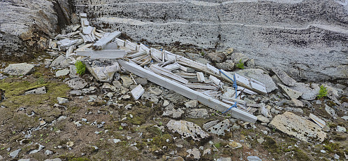 Rotten ladder used to get up to Giljafjell
